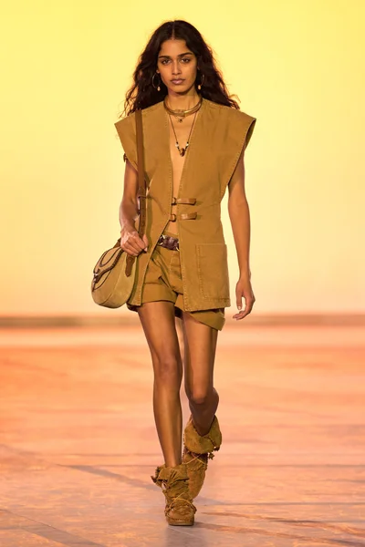 Look 13